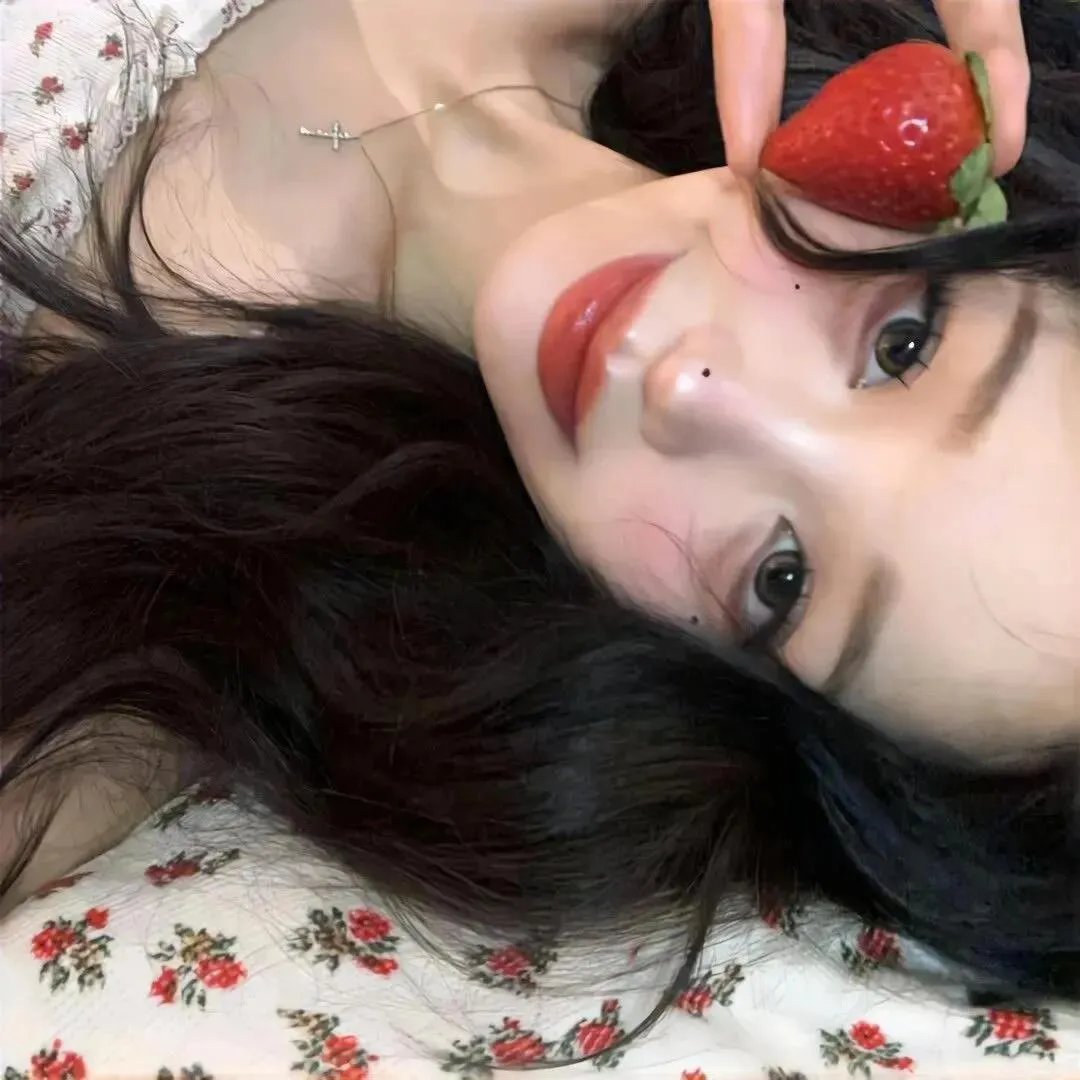 皮裘大衣女人封面